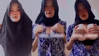 Cewek cantik tetek gede pertama kali live coli