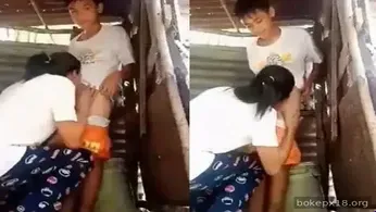 Cewek Sange Sepongin Kontol Adik