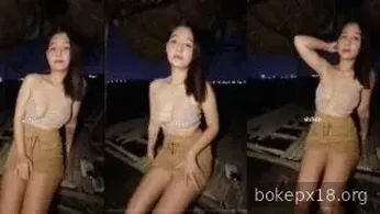 Ngentot pacar cantik di pantai romantis banget