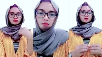 Pertama kali live masih agak malu