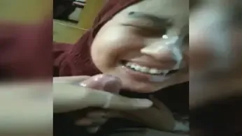 Skandal Ukhti Jilbab Coklat Kena Crot Muka
