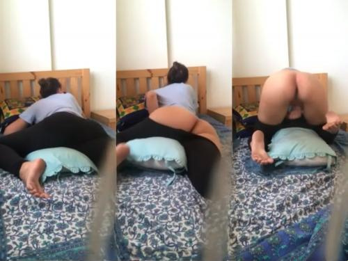 Ngintip cewek coli di kamar bikin kontol berdiri Ngintip cewek coli di kamar bikin kontol berdiri